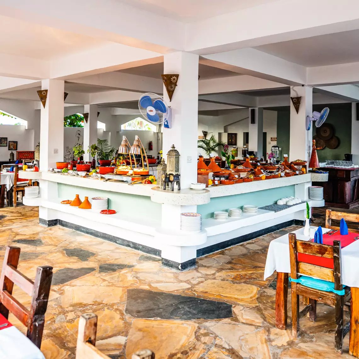 Beach Safari - Accommodation - Facilities - Restuarant and Bar - Paradise Beach Resort - Image.web.p