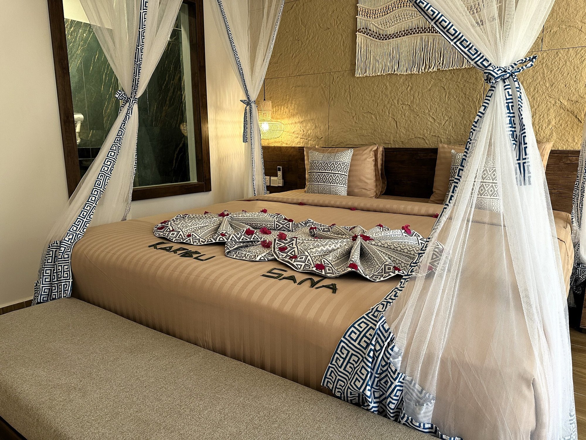 Paradise Beach - Standard Swim-up Room