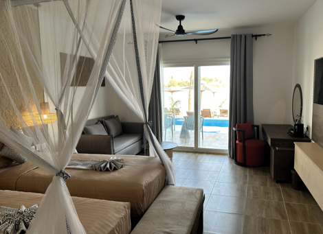 Reef & Beach Resort - Ocean Front Swim-Up Room - 3