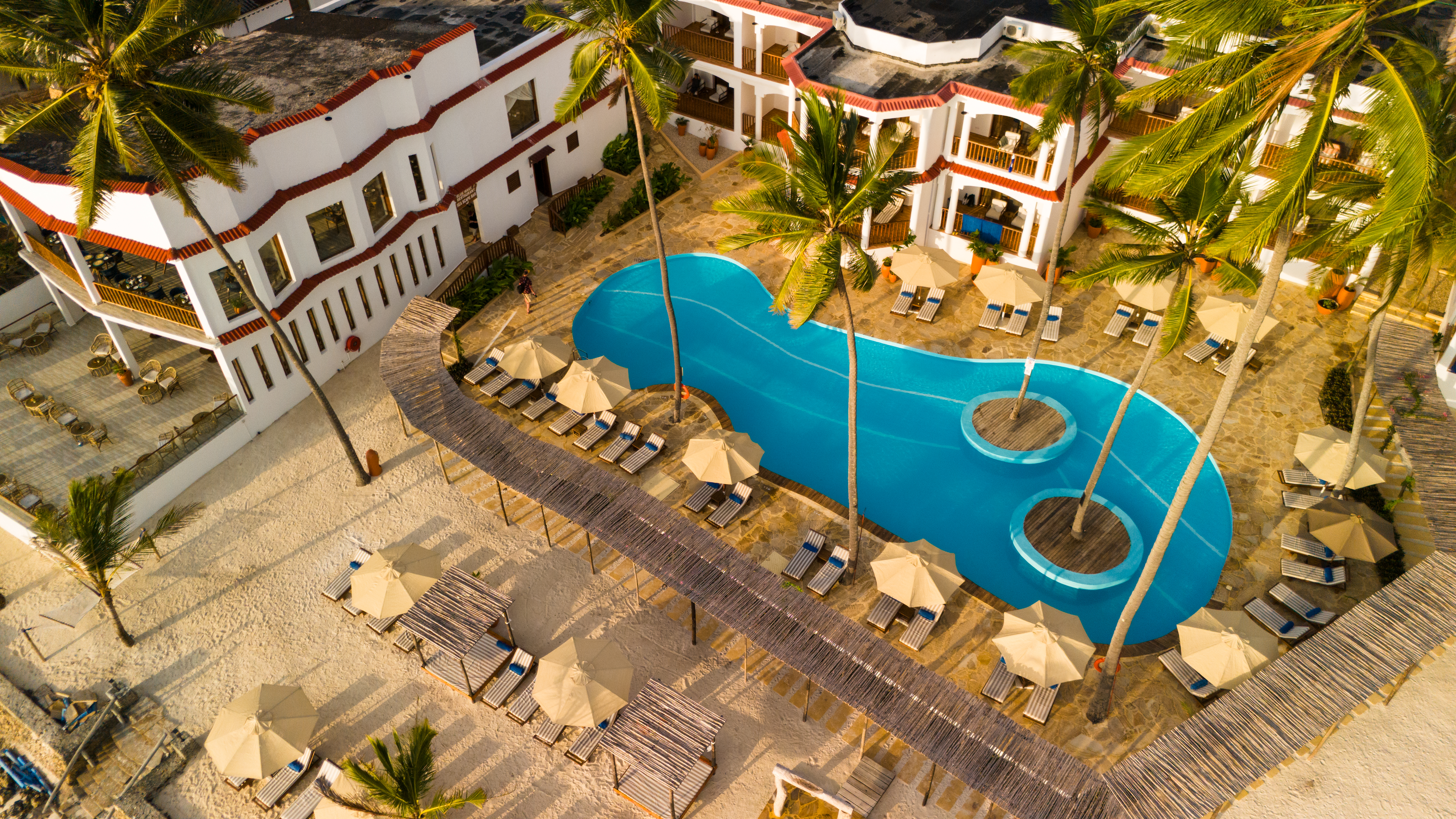 Pool & Beach