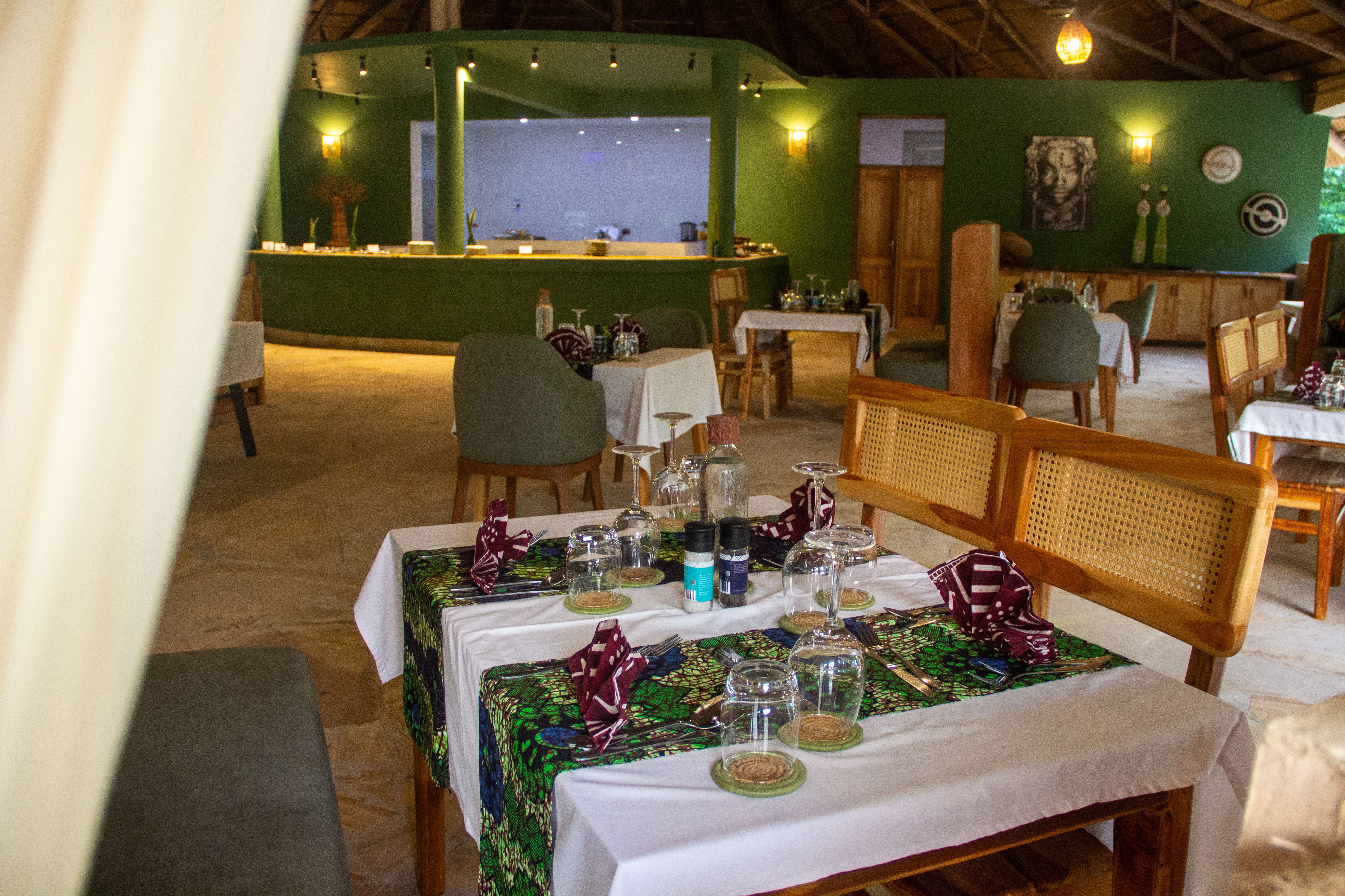 Restaurant & Bar