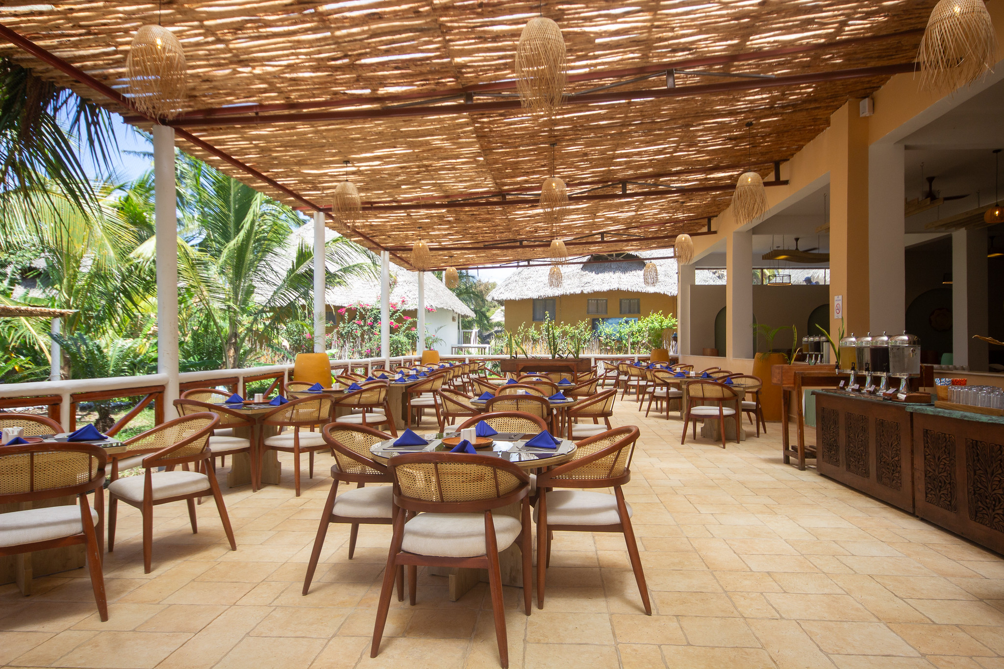 Restaurant & Bar