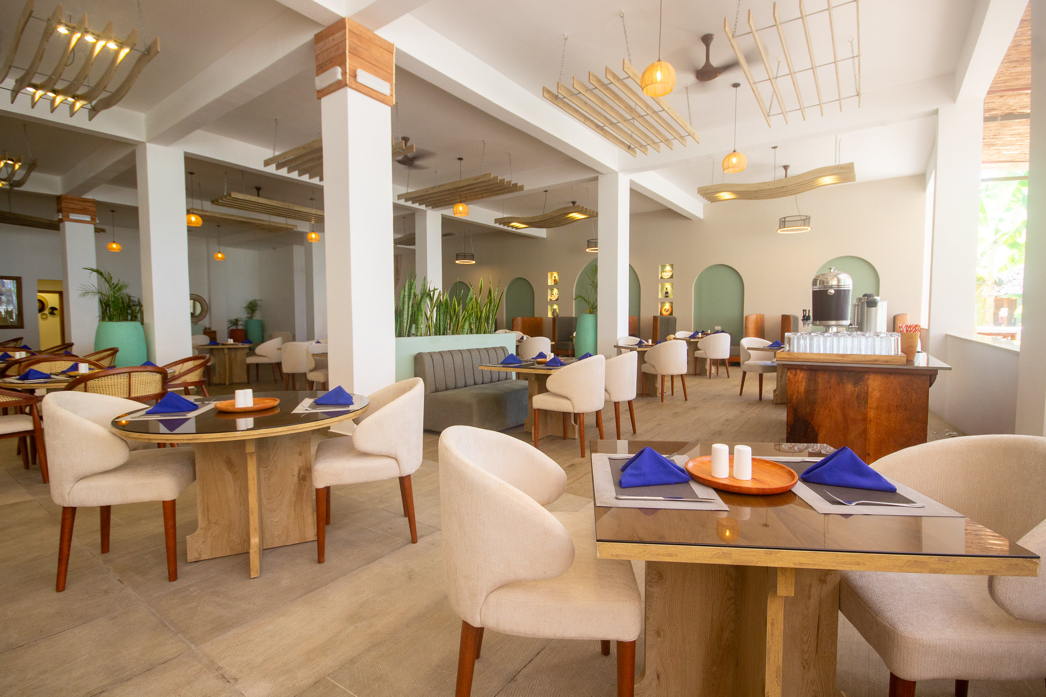 Restaurant & Bar