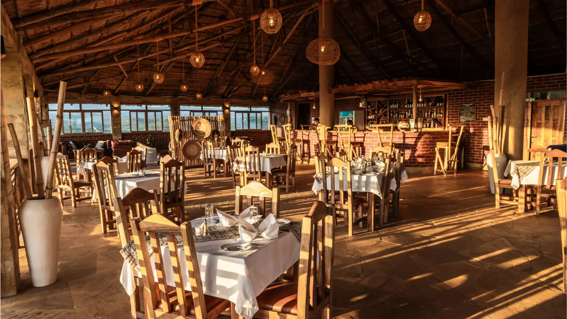 Restaurant & Bar