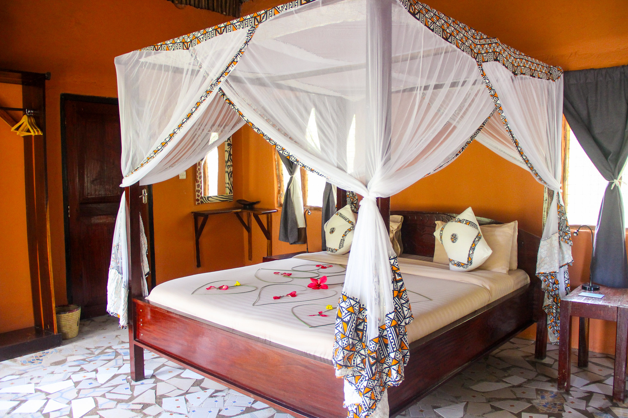 Africa Safari Selous - Pool Aircon Bungalow bedroom