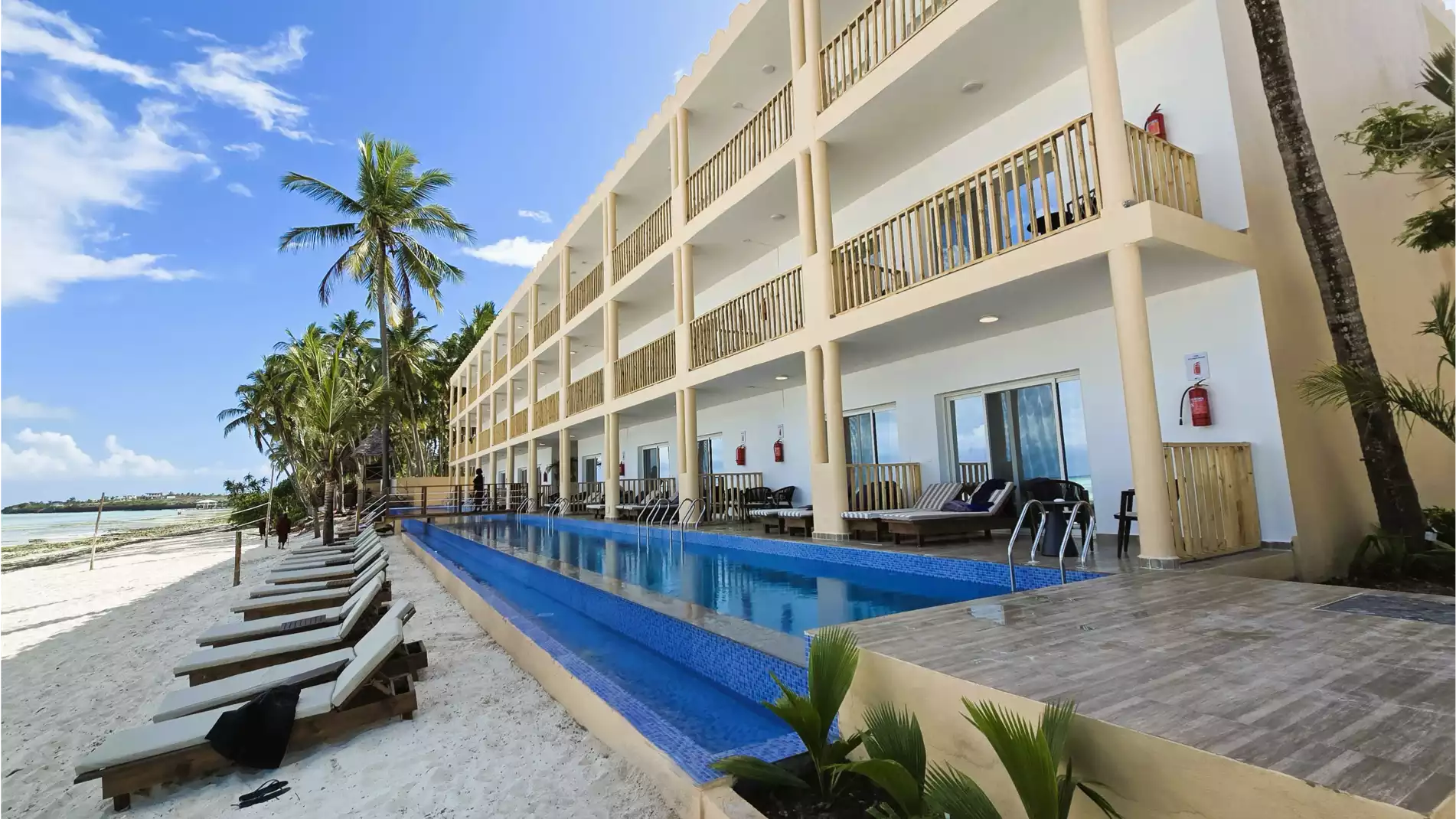 Beach Safari - Accommodation Detail - Reef & Beach Resort - Image Gallery 09.WEB.P